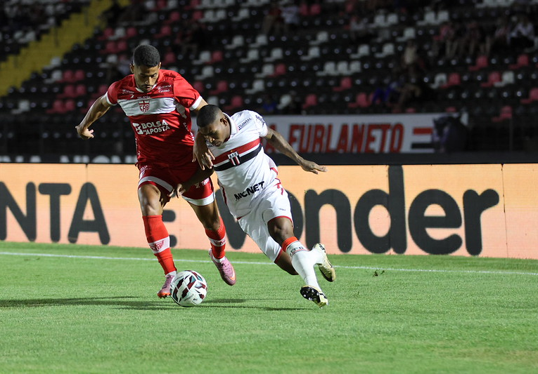 Partida entre Botafogo-SP e CRB no 1° turno da Série B - Foto: João Victor Menezes de Souza/Agência Botafogo
