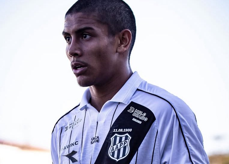 Matheus Souza, lateral-esquerdo da Ponte Preta - Foto: Reprodução/Instagram