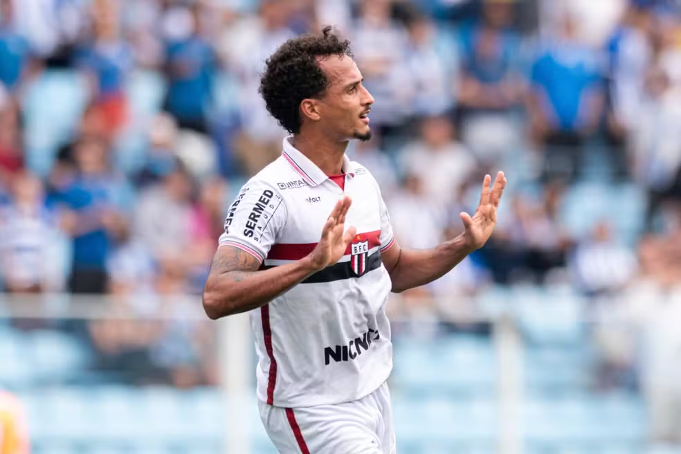 Morelli celebra gol do Botafogo-SP sobre Avaí — Foto: Léo Piva/Agência Botafogo/Divulgação