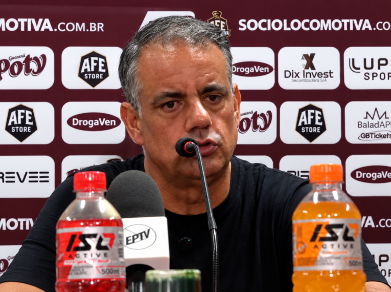 Jorge Macedo, diretor executivo da Ferroviária SAF, durante coletiva de imprensa após a suspensão de Ferroviária x Inter de Limeira na Série C 2026.